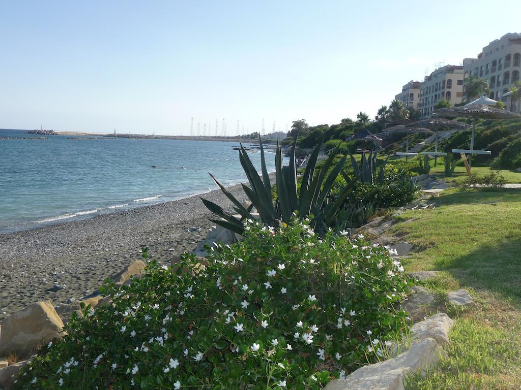 Zygi Beachfront Villa المظهر الخارجي الصورة